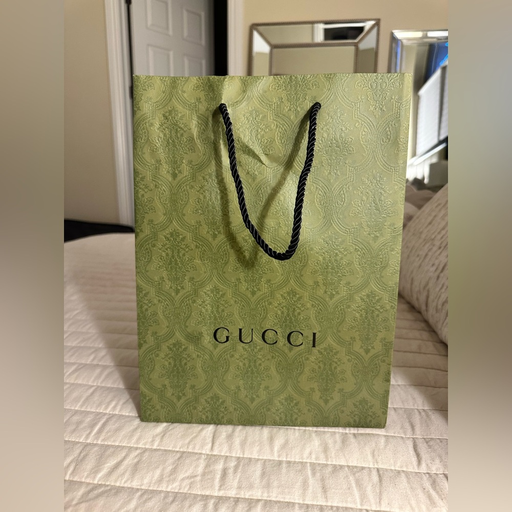 Authentic Gucci Olive Green Embossed Shopping Bag - Picture 2 of 5